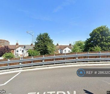 3 bedroom end of terrace house to rent - Photo 1