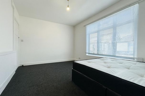 1 bedroom in a flat share to rent - Photo 1