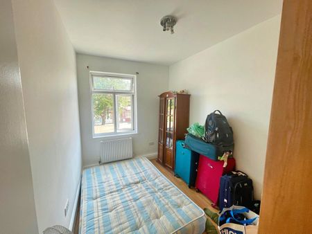 3 bed flat to rent in Bilton Road, Greenford, UB6 - Photo 2