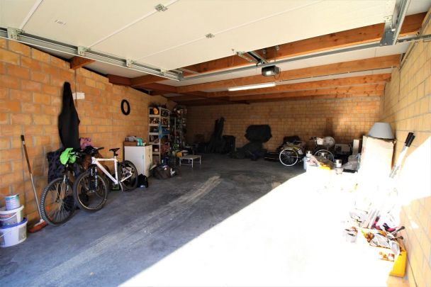 Gelijkvloers appartement met 1 slaapkamer en ruime garage te Staden - Foto 1