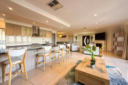 Fully Furnished Family Home - Photo 2