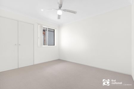 BEAUTIFUL LOWSET IN QUIET POCKET OF WYNNUM WEST - BRAND NEW DUCTED AIR-CON BEING INSTALLED. - Photo 4