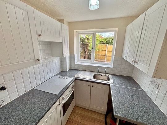 Orchid Close, Taunton - Photo 1