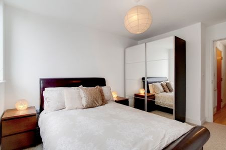 Blackwall Way, London, E14 9GT - Photo 3