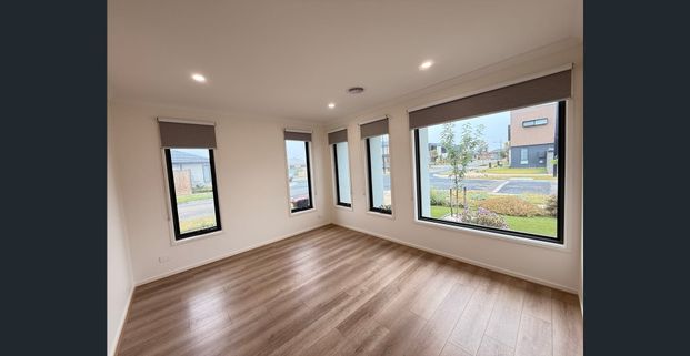 Executive 5-Bedroom Home in Fraser Rise - Photo 1