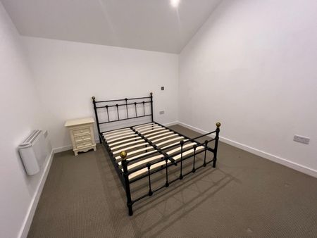 2 bedroom Flat To Let - Photo 3