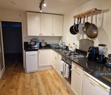 1 bedroom in a flat share to rent - Photo 4