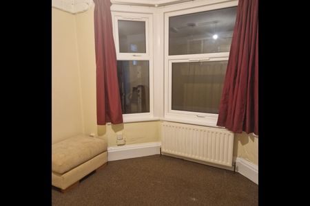 1 Bed Flat, Park Street, LU1 - Photo 4
