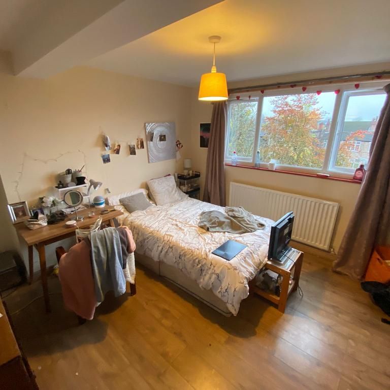 6 bedroom townhouse to rent - Photo 1