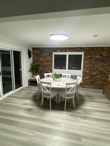 Helensvale - Photo 3