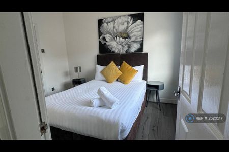 4 bedroom flat to rent - Photo 5