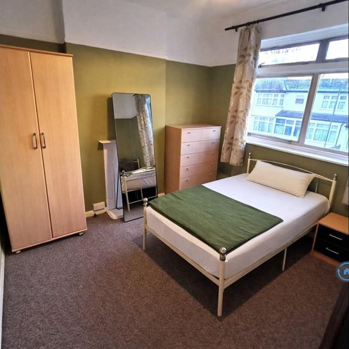 1 bedroom in a house share to rent - Photo 1