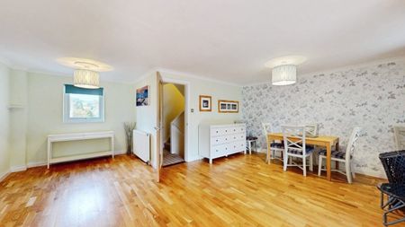 3 bedroom House To Let - Photo 2