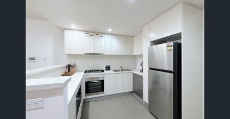 Ideally Furnished One Bedroom + Study Apartment in Wentworth Point ! - Photo 5