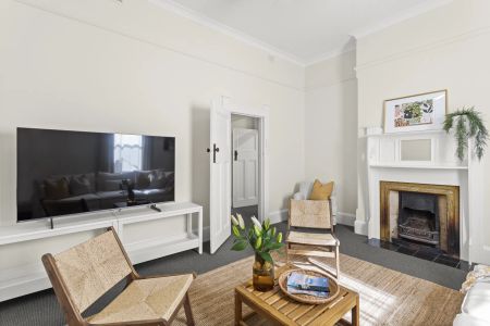 Fully Furnished - Spacious and Stylish Maisonette, Metres From Henley Square 6-12 month lease options. - Photo 5