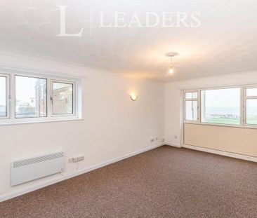3 bedroom flat to rent - Photo 3