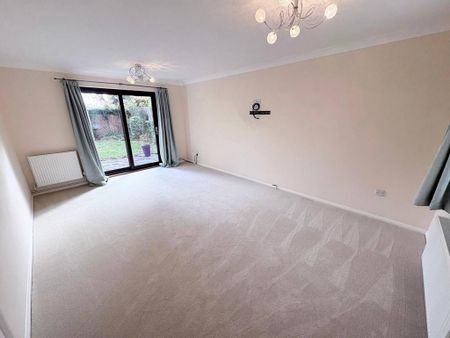 4 bedroom detached house to rent - Photo 3