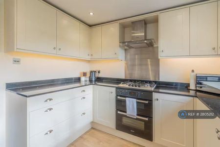 2 bedroom flat to rent - Photo 2