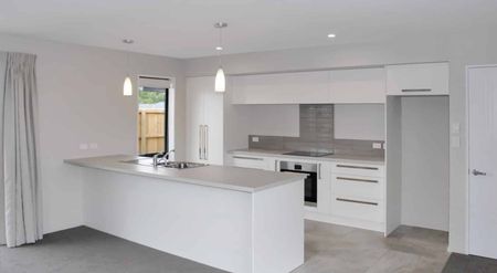 Lovely Spacious family home - Photo 3