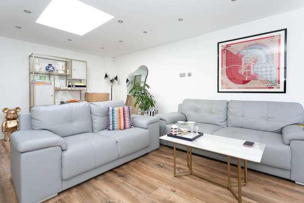 Harrow Way, Bushey, WD19 - Photo 1