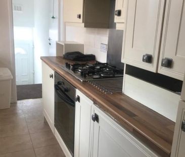 3 bedroom flat to rent - Photo 3