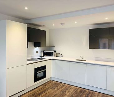 Fully Furnished One Double Bedroom Apartment with an Allocated Parking Space in the popular Jewellery Quarter. - Photo 1
