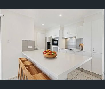 Modern Family Home Conveniently Located - Photo 4