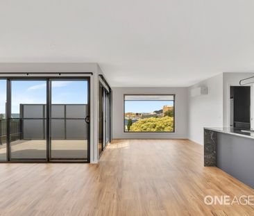 Stunning new build with amazing city and sea views - Photo 2