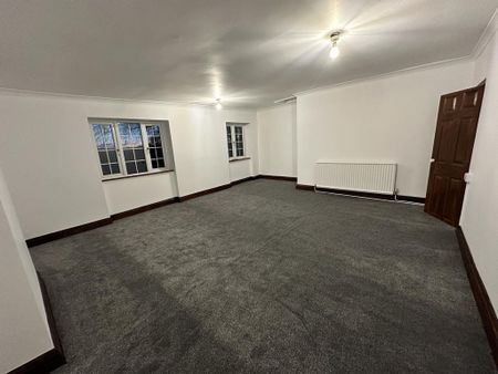 4 bedroom character property to rent - Photo 2