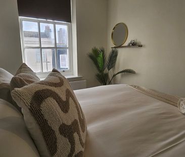 2 Bed Flat, Western Road, BN1 - Photo 5