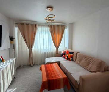 1 Bed Flat, Lampeter Square, W6 - Photo 2