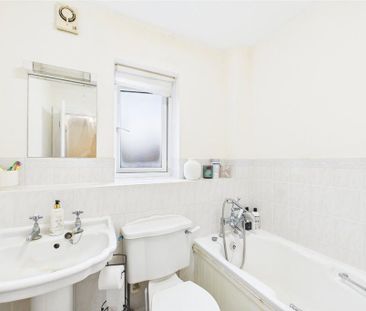 3 bedroom semi-detached house to rent - Photo 6