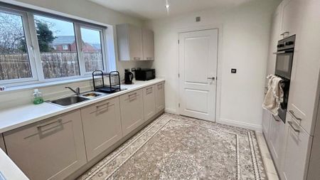 4 bedroom detached house to rent - Photo 5