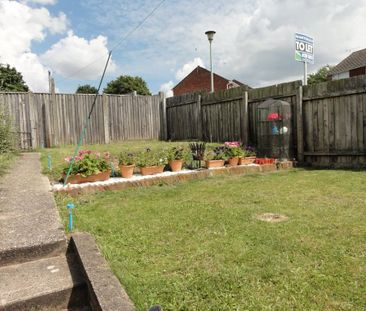 2 bedroom semi-detached house to rent - Photo 6