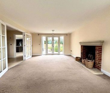 4 bedroom detached house to rent - Photo 3