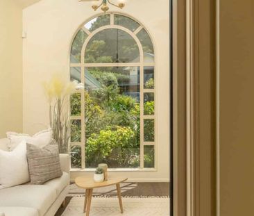 Family on sunny Kamo West - Photo 1