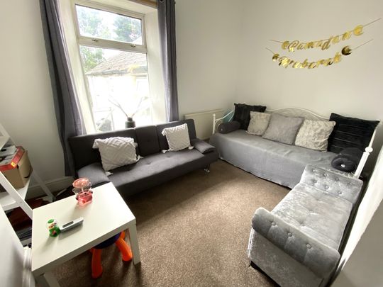 £1,300 PCM, Spacious Modern Three Bedroom, Two Bathroom Maisonette with Large Enclosed Garden in Splott Road, Cardiff, CF24 2DA - Photo 1