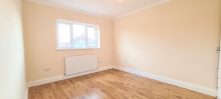4 bedroom semi-detached house to rent - Photo 5
