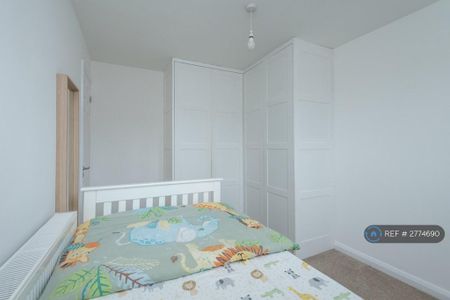 3 bedroom terraced house to rent - Photo 3