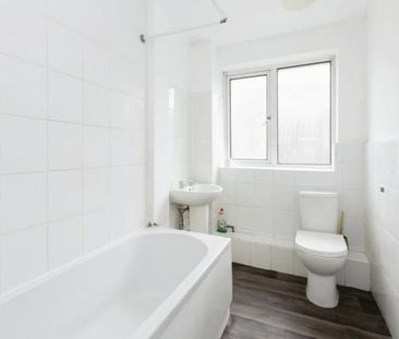Room in a Shared House, Cowbridge Lane, IG11 - Photo 5