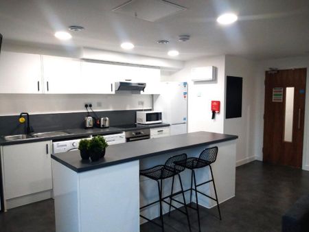 1 bedroom in a house share to rent - Photo 4