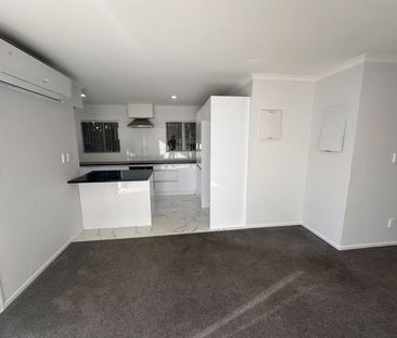 Cozy home in Manurewa - Photo 2