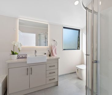 Extraordinary East Coast Rd Home - Photo 4