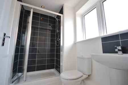 2 bedroom semi-detached house to rent - Photo 5