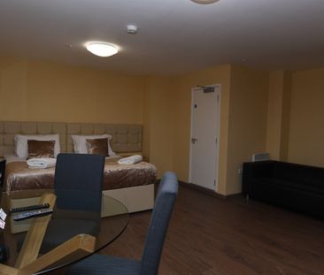 Room in a Shared Flat, Daniel House, L20 - Photo 1