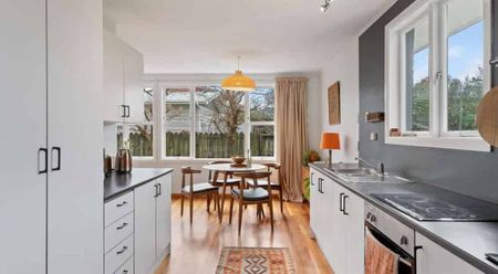 Private, Secure Home - Photo 4