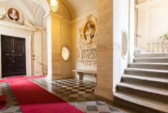 Center-Historic Jewish Quarter: Elegant apartment situated in beautiful Palazzo Nobiliare. Entrance, spacious living with original wood frescoed ceilings, large modern dining and kitchen, 4 bedrooms, 4 Baths, small terrace. #1527