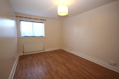 1 bedroom Apartment to let - Photo 2