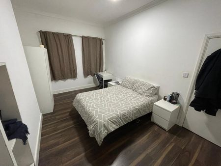 Room in a Shared Flat, Chamberlayne Road, NW10 - Photo 3