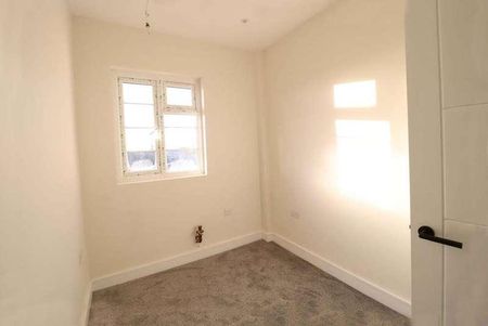 Edgware Court, Edgware, HA8 - Photo 4